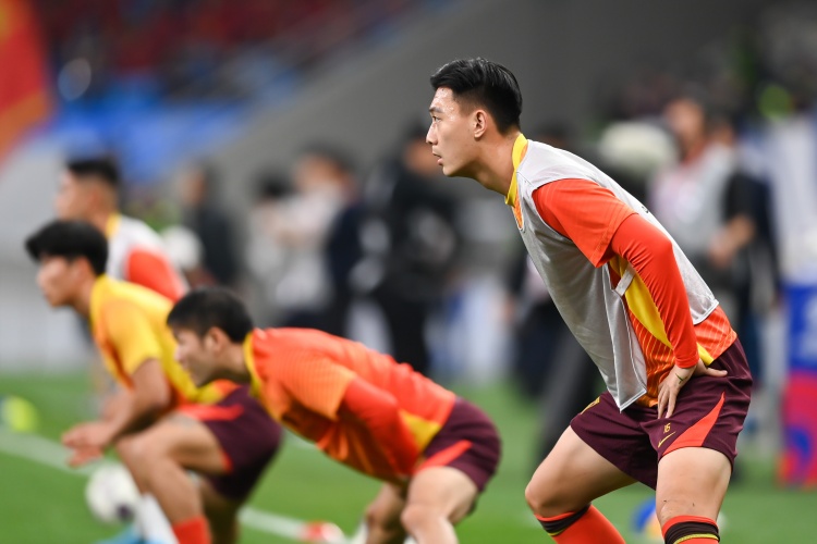 足球報(bào)：張玉寧、蔣圣龍均有不同程度傷病，伊萬未讓在熱身賽出場(chǎng)